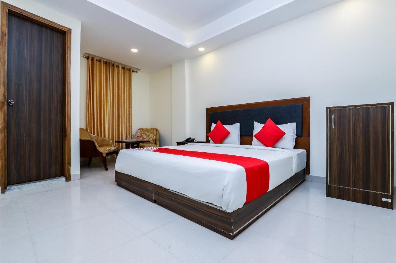 Hotel Moreton Igi Airport New Delhi Exteriör bild