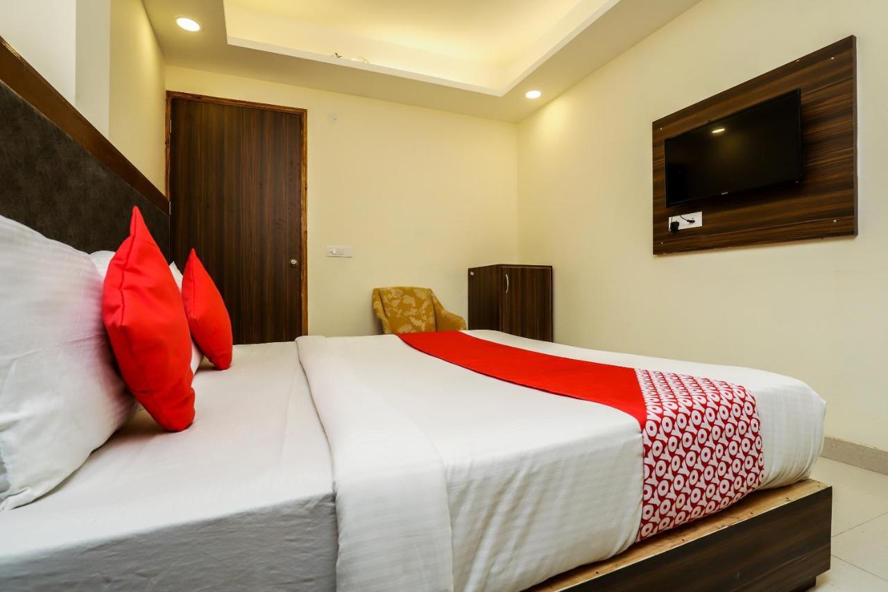 Hotel Moreton Igi Airport New Delhi Exteriör bild