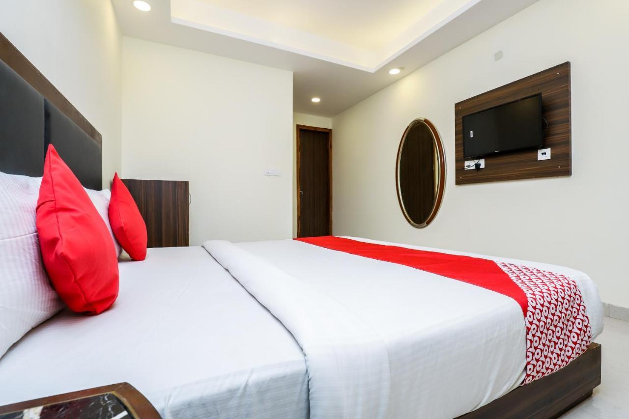 Hotel Moreton Igi Airport New Delhi Exteriör bild
