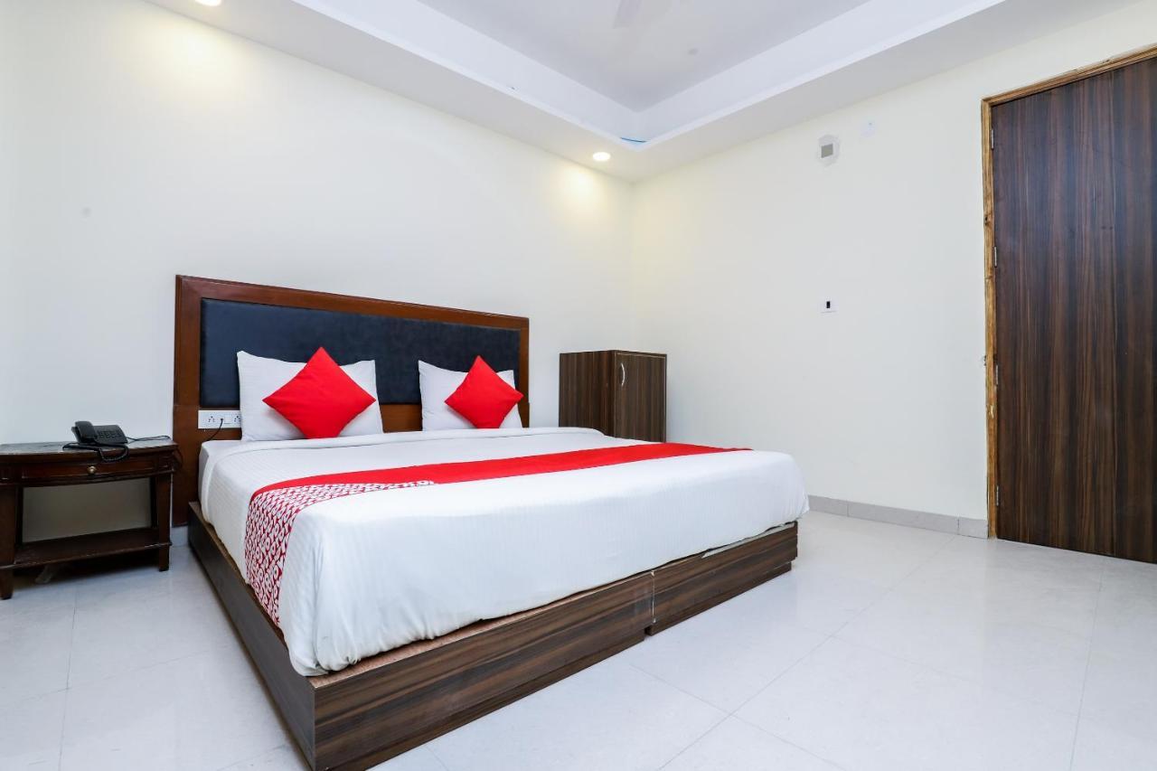 Hotel Moreton Igi Airport New Delhi Exteriör bild