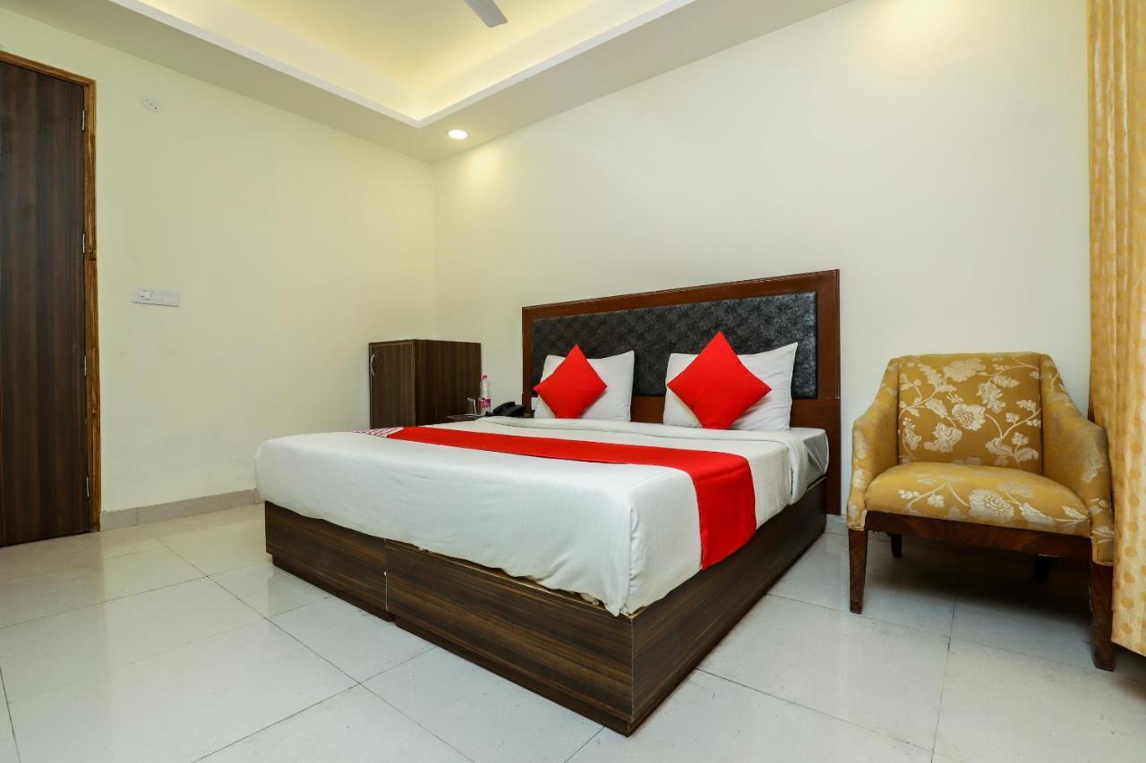 Hotel Moreton Igi Airport New Delhi Exteriör bild