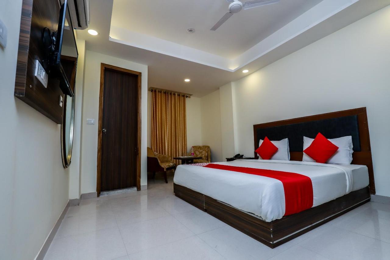 Hotel Moreton Igi Airport New Delhi Exteriör bild
